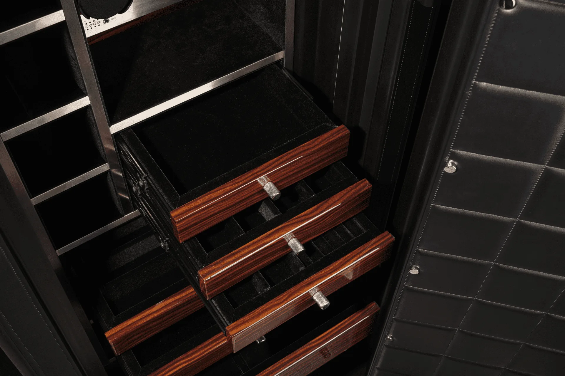 VE-4 custom layout interior